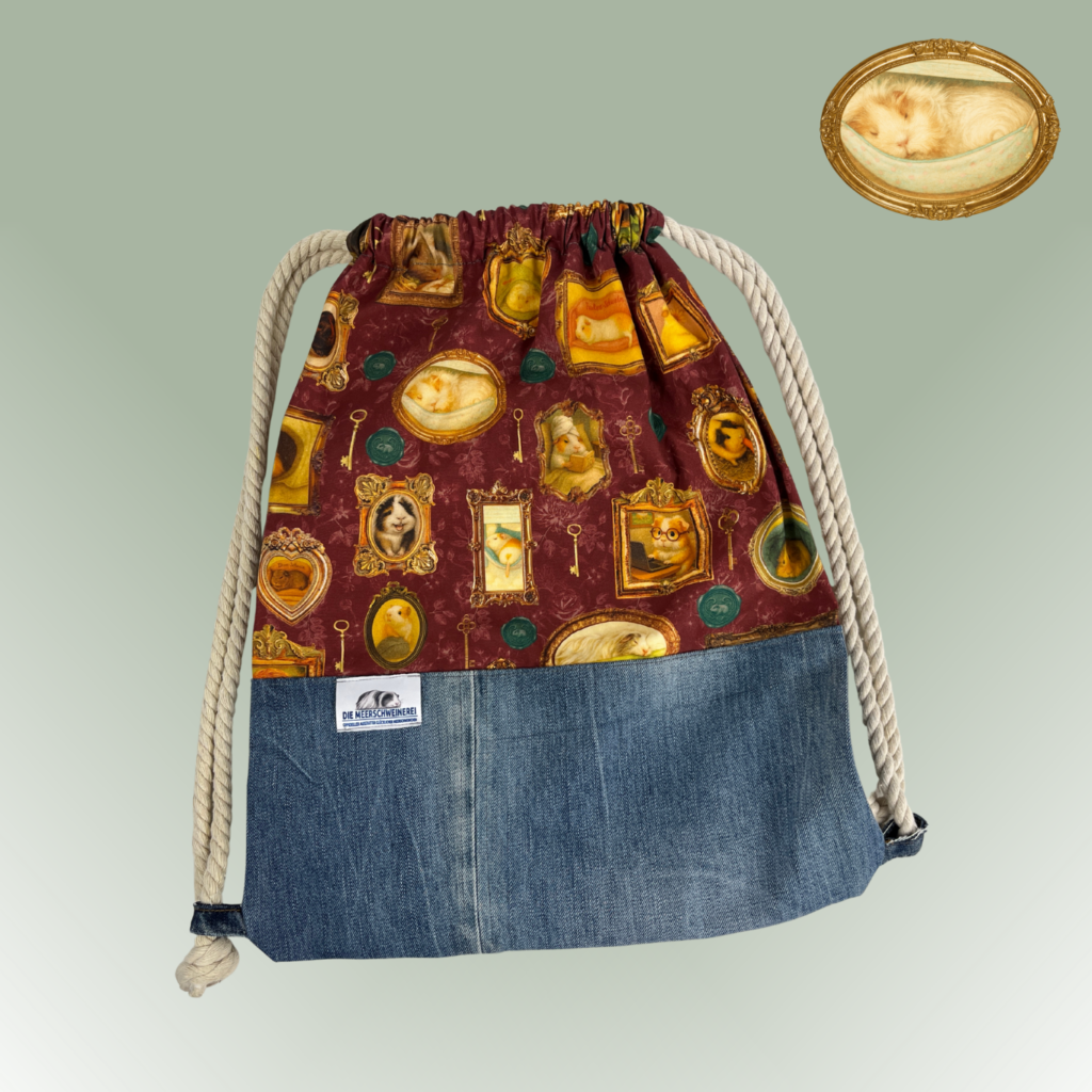Erwachsenen Rucksack M Vintage Schweinchen Bilder auf weinrot mit dunkler Jeans kombiniert Frontansicht 2