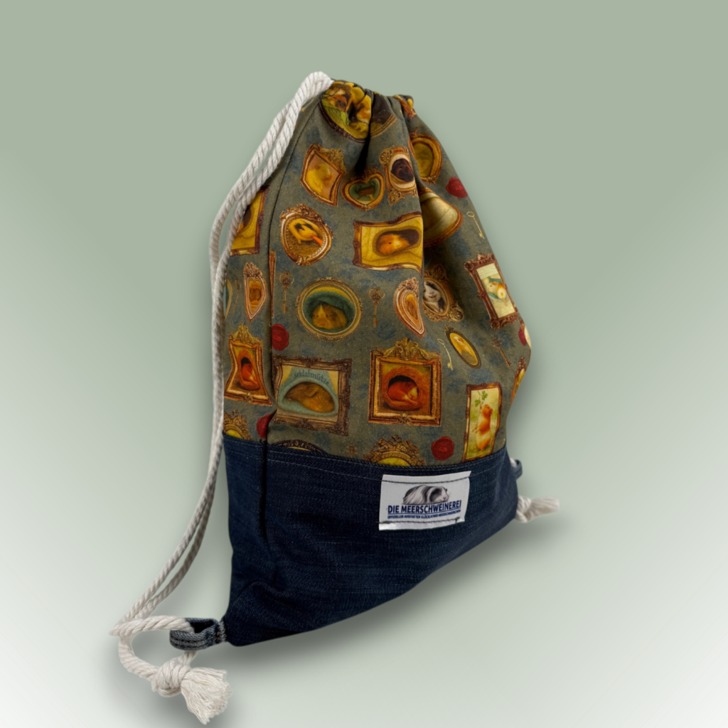 Kinder Rucksack Pippas Wohnzimmer grün mit Jeans Seitenansicht 2