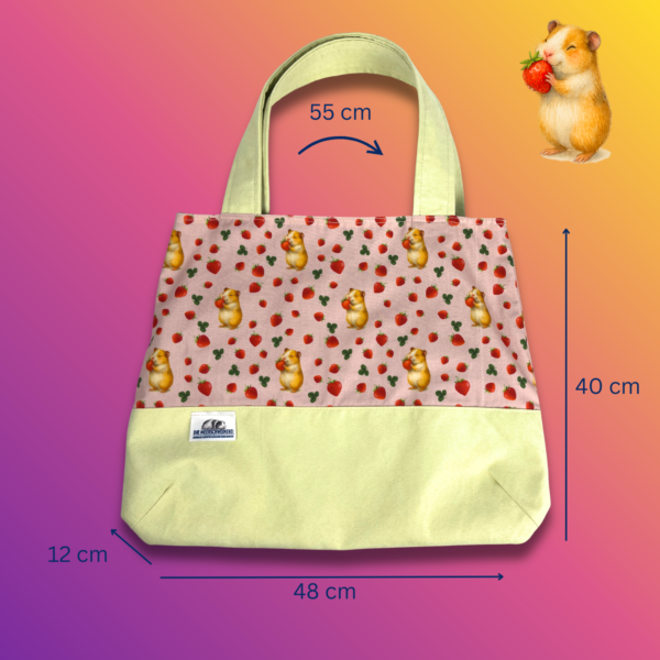 Shopper M Schweinchen mit Erdbeeren auf rosa mit hellgrünen Wildlederimitat kombiniert Frontansicht mit Maßen