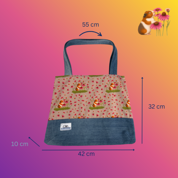 Shopper S Schweinchen mit Sonnenhut auf beige mit dunkler Jean kombiniert Frontansicht mit Maßen