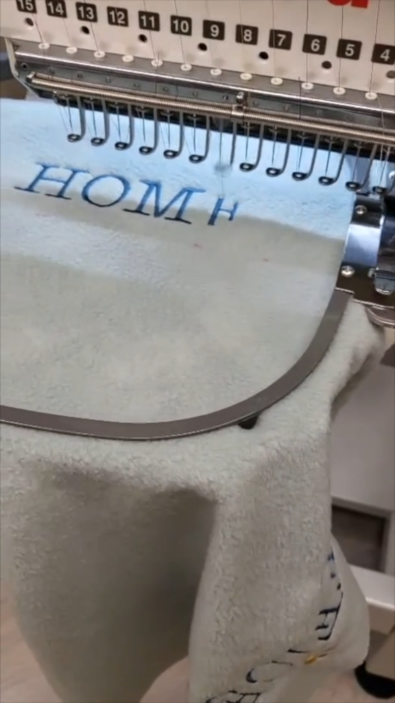 DIEMEERSCHWEINEREI - personalisiertes Besticken unserer Kuschelprodukte